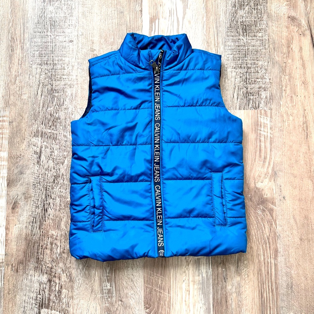 Calvin Klein boys vest  size 5
